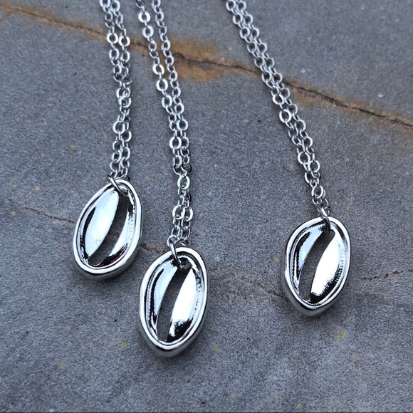 Silver Tone Cowrie Shell Pendant Necklace - Picture 6 of 7